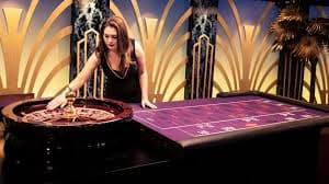 Live Super Sic Bo table interface on danatoto slot mobile app
